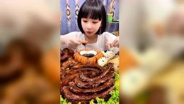娱乐吃瓜酱女孩名字,揭秘网红嘟嘟的吃瓜人生